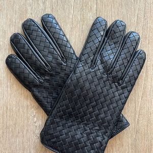 NWOT Bottega Veneta black Intrecciato Leather Gloves